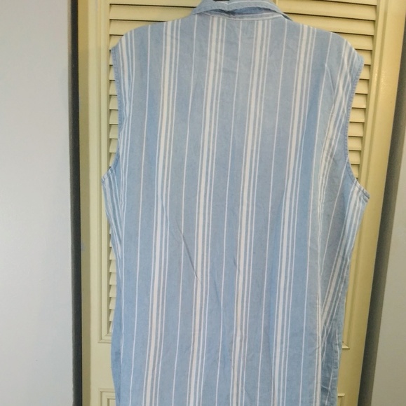 Sleeveless high low fringed hem shirt - Picture 2 of 5